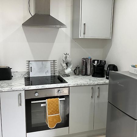 Lancing Apartments - Spacious 2 Bed - Sleeps 6 - Burnham Village سلوف المظهر الخارجي الصورة