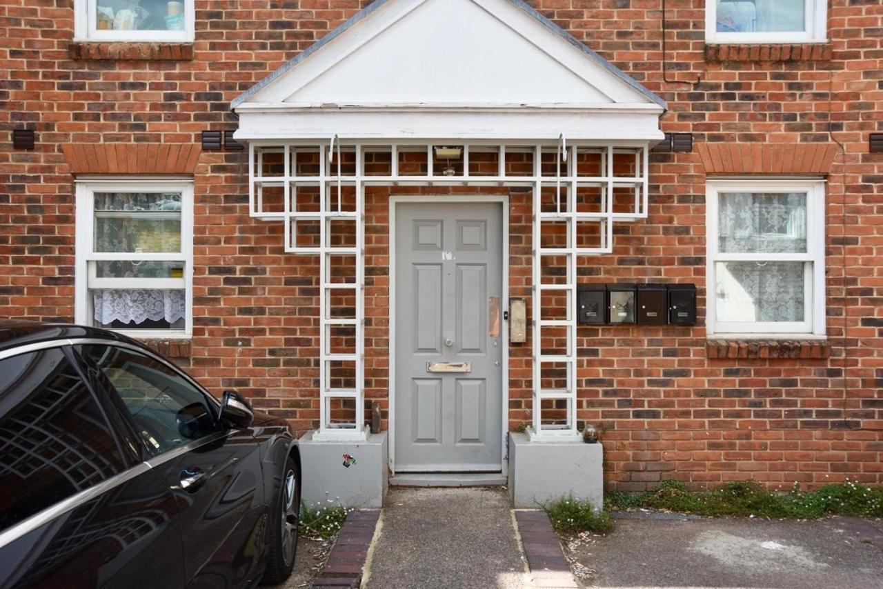 Lancing Apartments - Spacious 2 Bed - Sleeps 6 - Burnham Village سلوف المظهر الخارجي الصورة