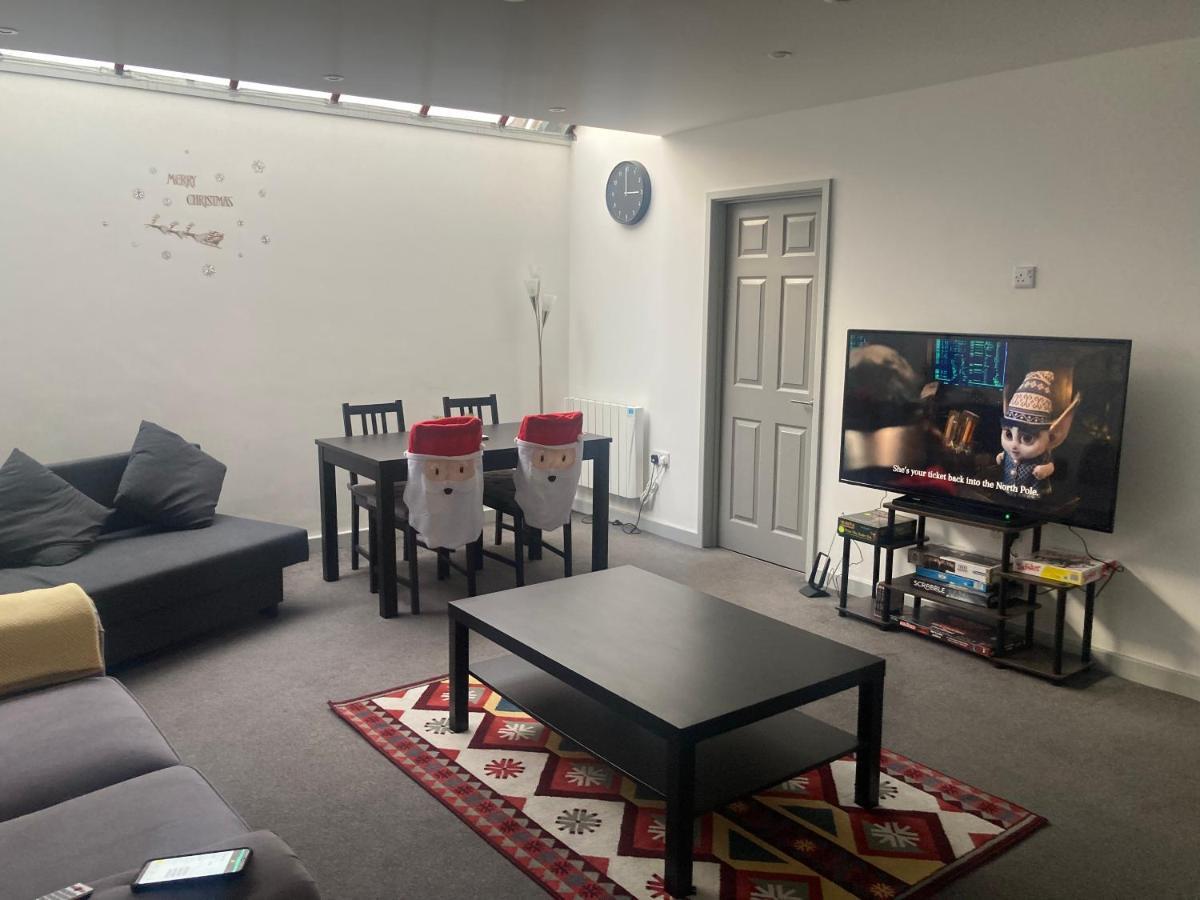 Lancing Apartments - Spacious 2 Bed - Sleeps 6 - Burnham Village سلوف المظهر الخارجي الصورة