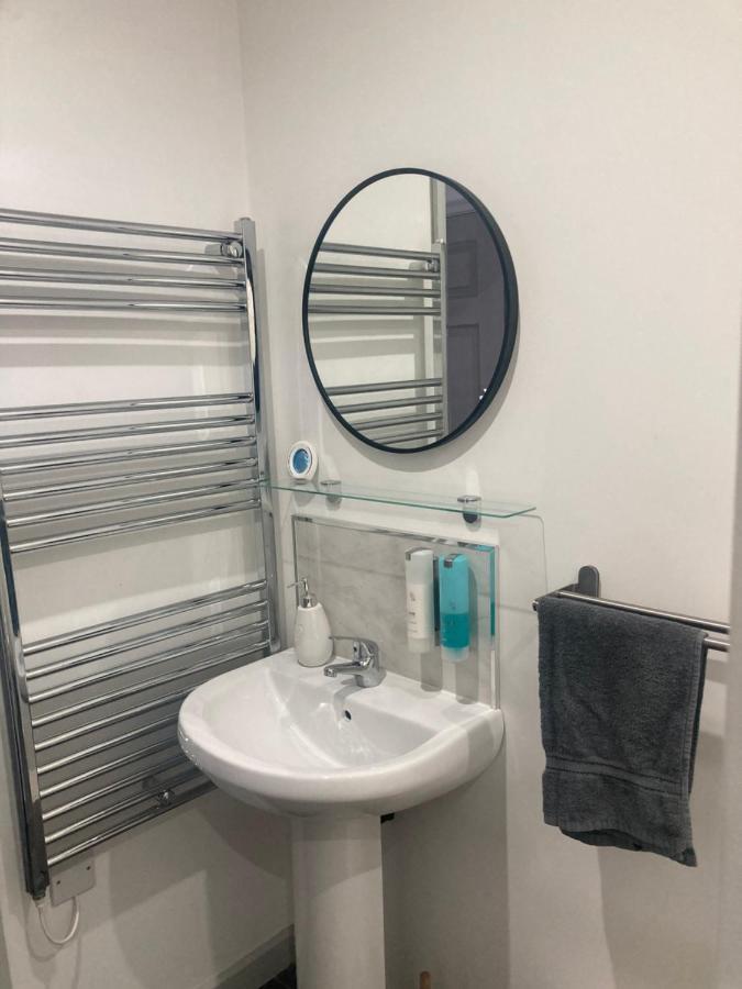 Lancing Apartments - Spacious 2 Bed - Sleeps 6 - Burnham Village سلوف المظهر الخارجي الصورة