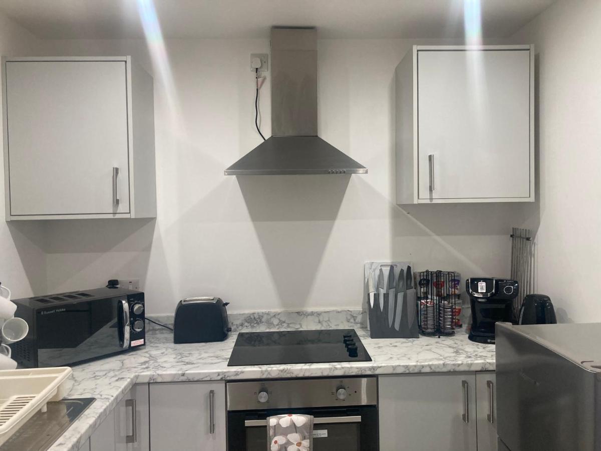 Lancing Apartments - Spacious 2 Bed - Sleeps 6 - Burnham Village سلوف المظهر الخارجي الصورة