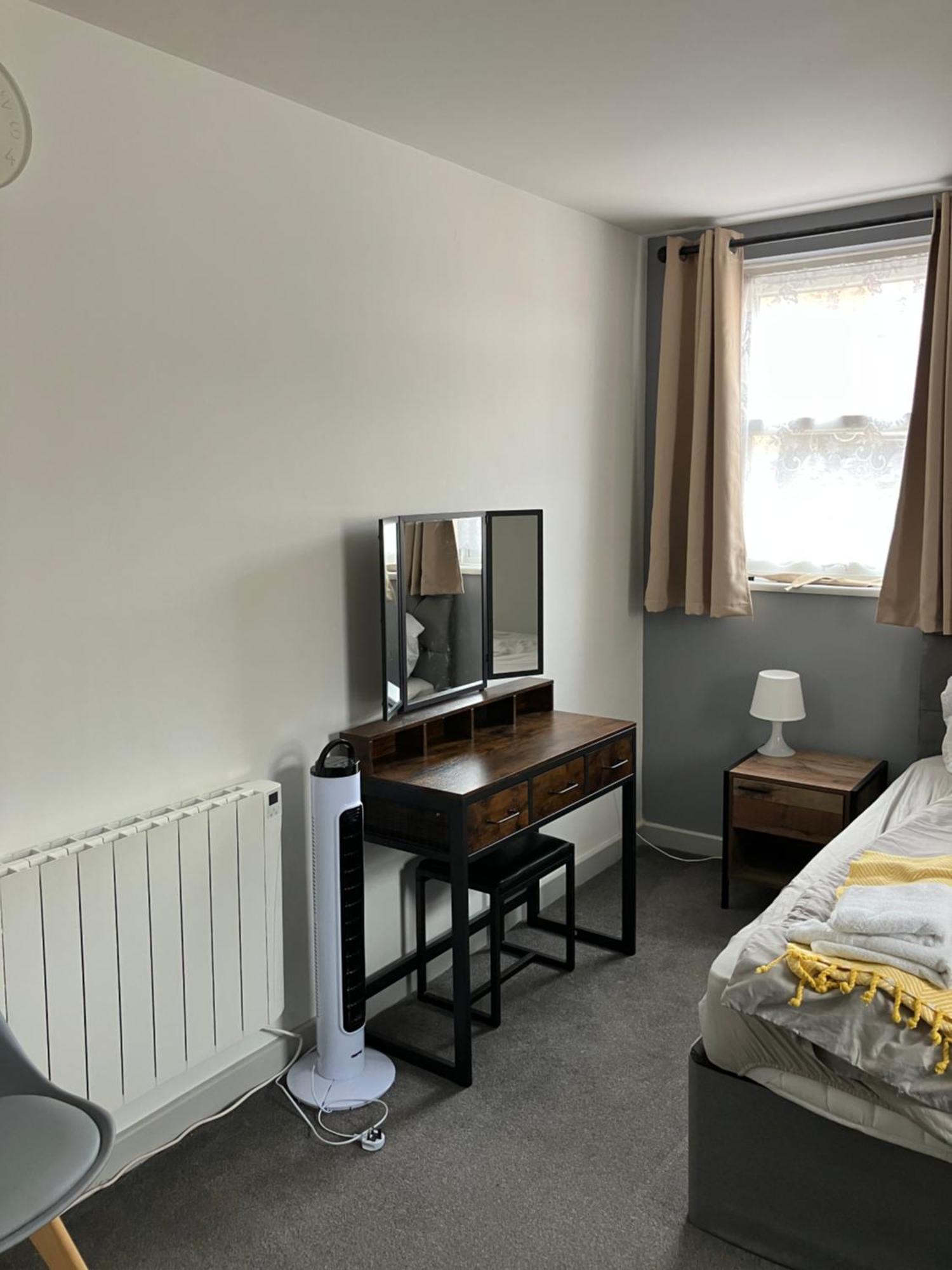 Lancing Apartments - Spacious 2 Bed - Sleeps 6 - Burnham Village سلوف المظهر الخارجي الصورة